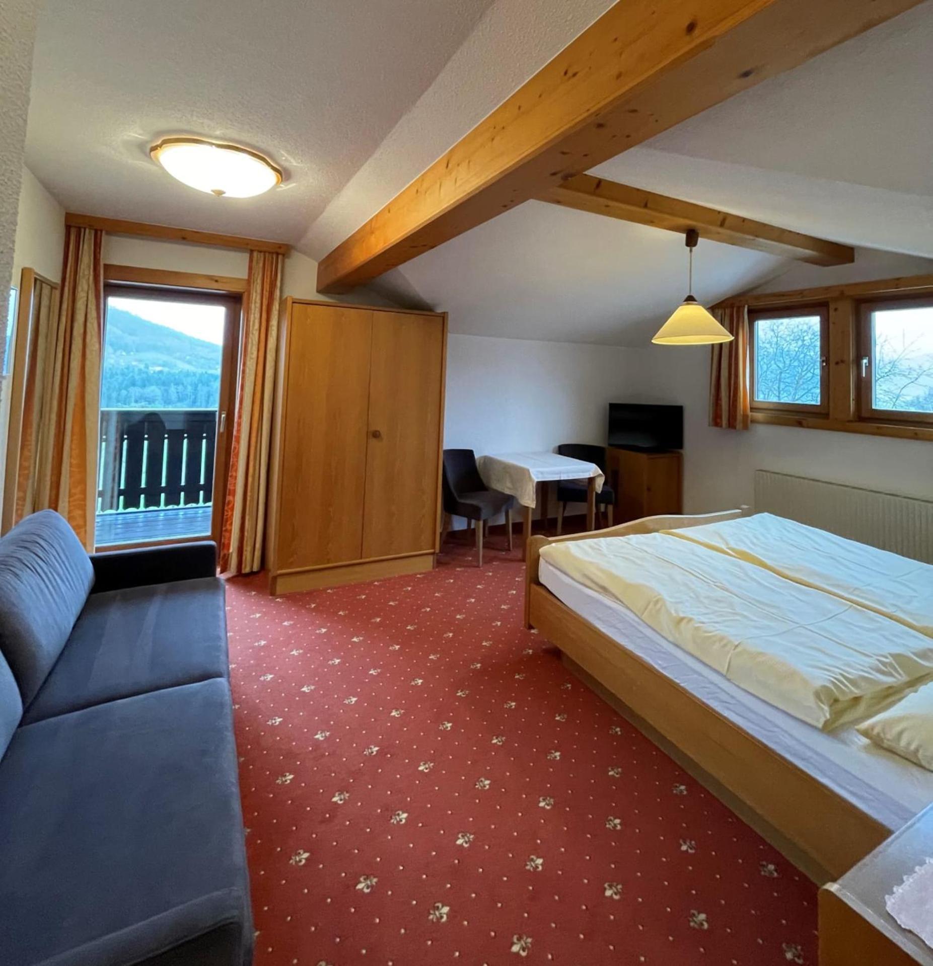 Hemetsberger 3*
